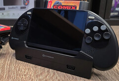 Le Mega 95 semble être le MegaRetroN HD sous forme de console portable. (Source de l'image : Hyperkin)