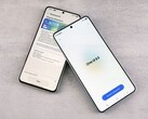 Deux smartphones affichant un écran de mise à jour