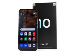 Le Xiaomi Mi 10 Lite 5G offre une entrée très abordable dans le monde des 5G pour un prix de rue inférieur à 300 euros (~356 $) à ce stade. 