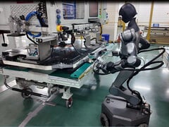 Le robot humanoïde industriel Moz testant des batteries. (Source de l'image : CATL)
