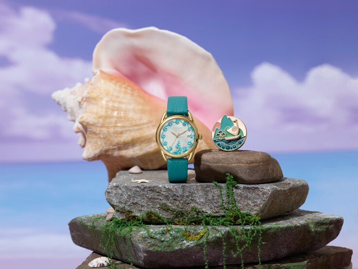 Le pin's commémoratif qui accompagnera la montre dans son coffret spécial.