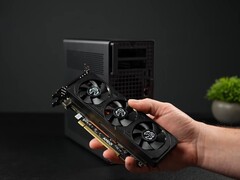 Le mini PC Minisforum MS-02 Ultra peut accueillir des GPU à profil bas.
