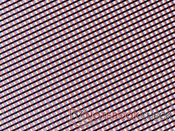La couche de verre Gorilla Glass est un peu épaisse et les couleurs ne ressortent pas autant qu'elles le feraient sur un iPad ou un smartphone haut de gamme