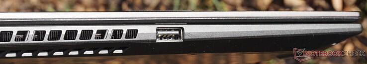 A gauche : USB 2.0