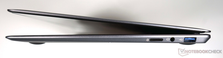 Côté droit : lecteur de carte micro SD, jack 3,5 mm, USB A 3.0.