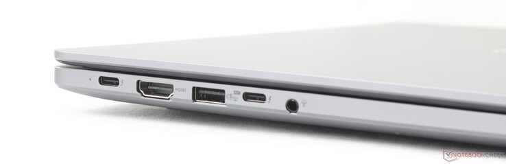 À gauche : 2 ports USB-C Thunderbolt 4 avec DisplayPort 2.1 + Power Delivery, HDMI 2.1, USB-A 3.2 Gen. 1 (5 Gbps), prise casque 3,5 mm