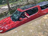 Le Rivian R1T patauge en eau profonde (Source : Il Babbuino/X)