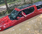Le Rivian R1T patauge en eau profonde (Source : Il Babbuino/X)