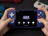 Le Retroid Pocket Nova est un appareil portable fonctionnant sous Android.