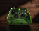 La station de recharge Ultimate de 8BitDo pour manettes Xbox présente la même couleur verte translucide que la Xbox d'origine/