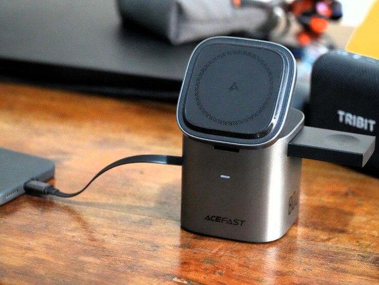 Station de charge AceFast 6-en-1 80 W 