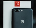 Le OnePlus 5 peut maintenant être mis à jour en toute sécurité sur Android 10, apparemment. (Source de l'image : AndroidPIT)