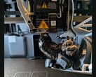 Un blob de filament sur la buse de l'imprimante 3D de Bambu Lab