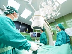 Le projet de recherche KARVIMIO se concentre sur l&#039;utilisation de l&#039;IA et de la RA dans le contexte des procédures chirurgicales. (Source de l&#039;image : sasint/Pixabay)