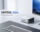 Le Minisforum UM750L Slim est disponible dans une seule couleur argentée avec un bouton d'alimentation contrasté. (Source de l'image : Minisforum)