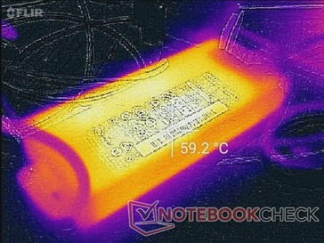 L'adaptateur secteur peut atteindre une température de 60 °C lors de l'exécution de jeux