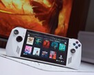 Asus ROG Ally modifié avec une batterie de 90Wh et une plaque arrière personnalisée imprimée en 3D, fonctionnant sous SteamOS et présentant une bibliothèque de jeux AAA et indépendants sur son écran d'accueil. (Source de l'image : Miner TechTips / YouTube)