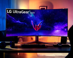 L&#039;UltraGear 45GR95QE est l&#039;un des premiers grands moniteurs de jeu incurvés, 240 Hz et OLED. (Image source : LG)