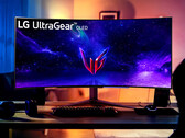 L'UltraGear 45GR95QE est l'un des premiers grands moniteurs de jeu incurvés, 240 Hz et OLED. (Image source : LG)