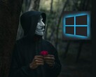 Une personne portant un masque de Guy Fawkes regarde un logo Windows (Source de l'image : Peakpx et Ahmed Zayan via Unsplash ; édité)
