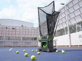 Le robot de tennis Acemate S10 Pro peut effectuer des exercices de frappe, des échanges et rattraper les retours sur terre battue, gazon et surface dure.