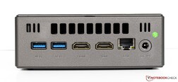 Face arrière : 2x USB 3.0, 2x HDMI, GBit LAN, connecteur secteur