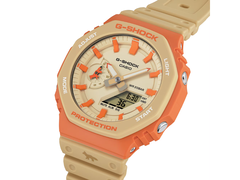 La collab Casio G-Shock x Maison Kitsuné GA-2110MK-5A, photographiée sur fond blanc. (Source de l&#039;image : Casio)