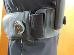 Le bouton permet de régler la tension. (Source de l'image : Notebookcheck)