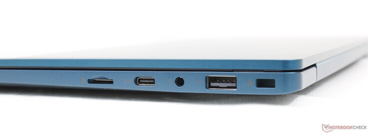 Droite : Lecteur microSD, USB-C 2.0 (pas de DisplayPort ni de Power Delivery), casque de 3,5 mm, USB-A 3.0, verrou Kensington