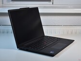 Une efficacité maximale : Le Lenovo ThinkPad T14s Gen 6 montre pourquoi Lunar Lake est le choix idéal pour les ordinateurs portables professionnels : Lenovo ThinkPad T14s Gen 6 (Source de l'image : Benjamin Herzig/Notebookcheck.com)