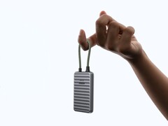 L'Ugreen NeoDrive Go est de la taille d'une carte et aussi léger que les AirPods Pro.