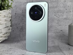 Le Vivo X200 FE est la version indienne du Vivo X200 Pro Mini (photo). (Source de l'image : Notebookcheck)