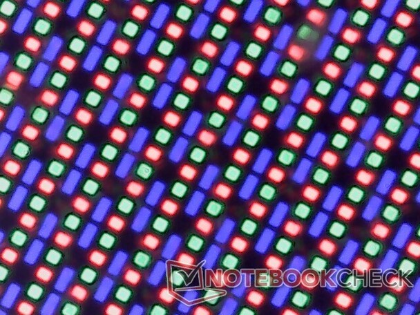 Dans un écran OLED, chaque sous-pixel rouge, vert et bleu agit comme une ampoule colorée (Source de l'image : Notebookcheck)