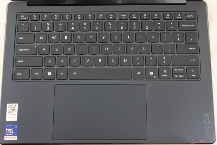 Les inscriptions sur les touches sont désormais centrées pour un aspect plus épuré. Pour le reste, l’expérience de frappe et la taille du pavé tactile sont identiques à celles du Yoga 9-in-1 G10 de l’année dernière