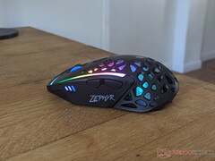 La souris de jeu Zephyr est une expérience intéressante, mais notre prototype présente de nombreuses lacunes. (Source de l&#039;image : Notebookcheck)