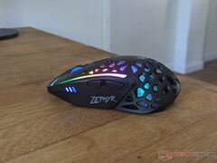 La souris de jeu Zephyr est une expérience intéressante, mais notre prototype présente de nombreuses lacunes. (Source de l'image : Notebookcheck)