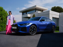 BMW a lancé la production de la BMW i4 2022, qui est également disponible dans la configuration plus rapide BMW i4 M50 (Image : BMW)