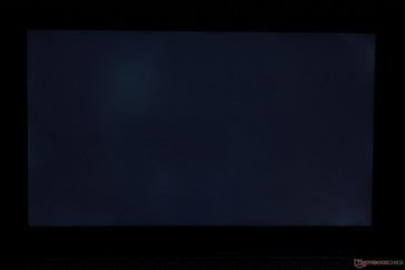 ZenBook Pro UX580GE - Légères fuites de lumières inégales le longs des côtés de l'écran principal.
