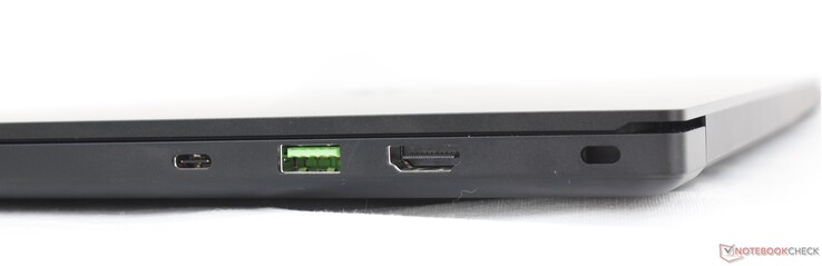 Droit : USB-C 3.2 Gen. 2 avec DisplayPort 1.4 et Power Delivery, USB-A 3.2 Gen. 2, HDMI 2.1, verrou Kensington