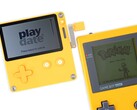 Panic termine la Playdate en jaune, comme la Gameboy Pocket ou Color. (Image source : iFixit)