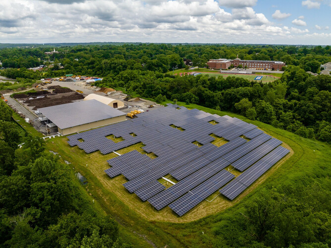 Parc solaire sur le site d'une décharge désaffectée à White Plains, New York (image : DSD Renewables)