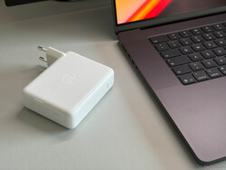 le bloc d'alimentation de 140W n'est pas toujours suffisant