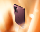 Le OnePlus N6x en rouge bordeaux.