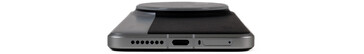Bord inférieur : Haut-parleur, port USB, microphone et plateau SIM (Source de l'image : Daniel Schmidt)