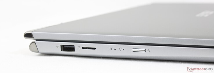 A gauche : USB-A 2.0, lecteur MicroSD, bouton d'alimentation