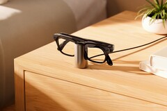Le socle de recharge pour lunettes Meta est idéal comme chargeur de bureau ou de chevet.