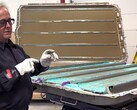 La structure de la batterie 4680 du Cybertruck est difficile à réparer. (Source de l'image : Munro Live/YT)