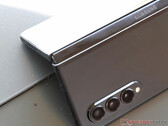Le Galaxy Z Fold3 a peut-être déjà révélé ce à quoi ressemble le dos du Galaxy Z Fold4. (Source de l'image : NotebookCheck)