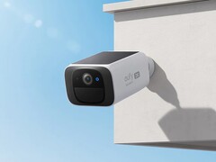 La SoloCam eufy S220 peut être rechargée grâce à un panneau solaire intégré. (Source de l&#039;image : eufy)