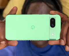 Google présentera le Pixel 8a dans une quinzaine de jours. (Source de l'image : @OnLeaks & SmartPrix)